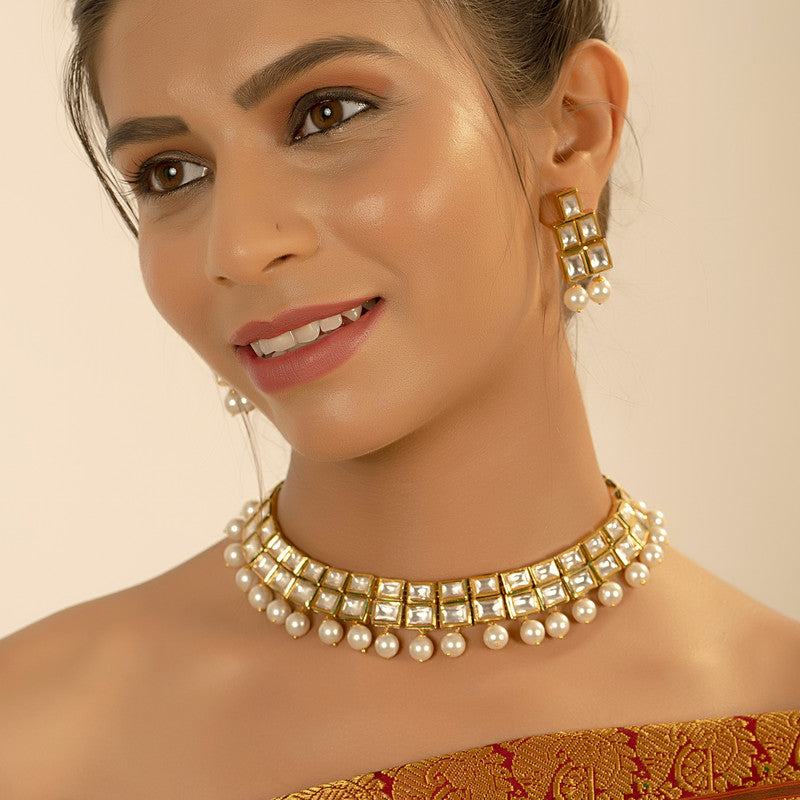 Opulent Radiance: Luxurious Kundan Jewelry Set