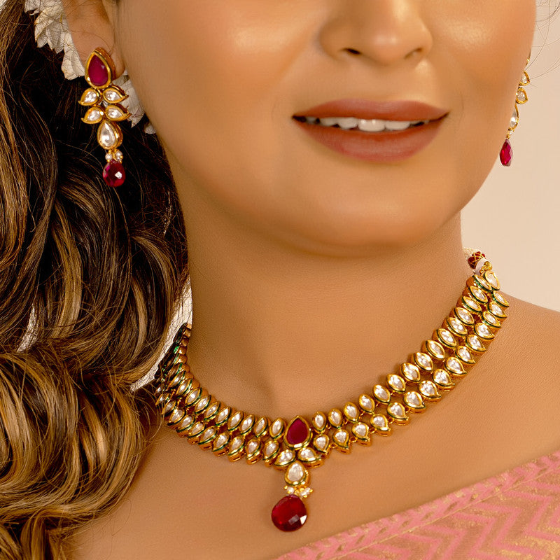 Artisanal Beauty Showcased in Kundan Jewelry Set